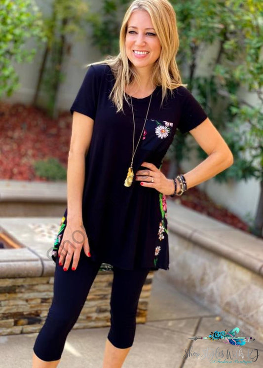 Daisy Mae Short Sleeve Tunic - Size Small