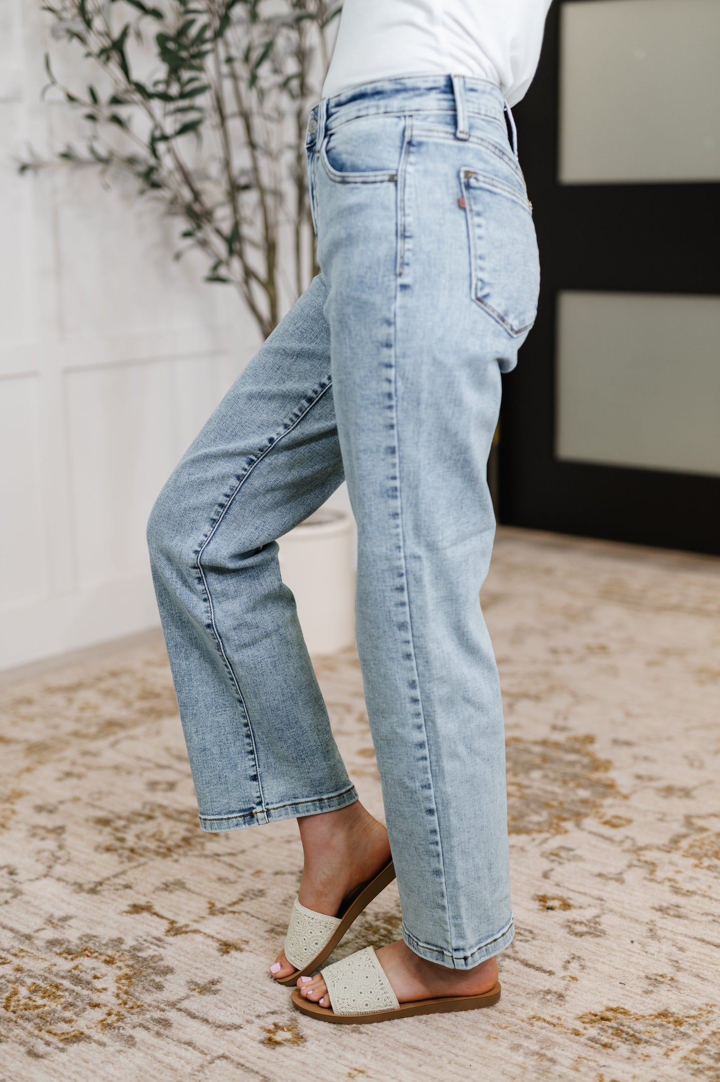 Judy Blue High Rise Stone Wash Straight Fit Jeans