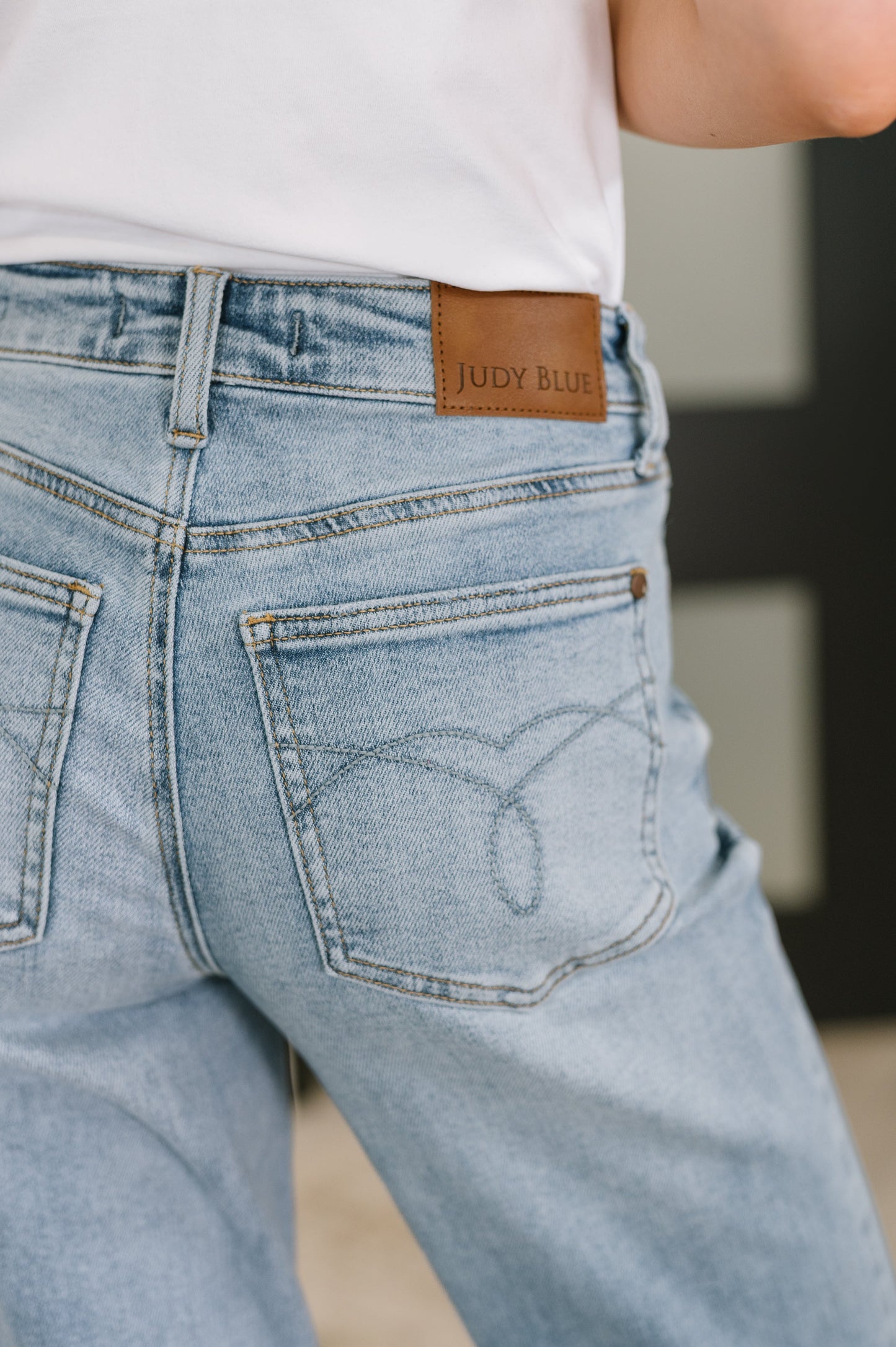 Judy Blue Mid Rise Rigid Magic Straight Jeans