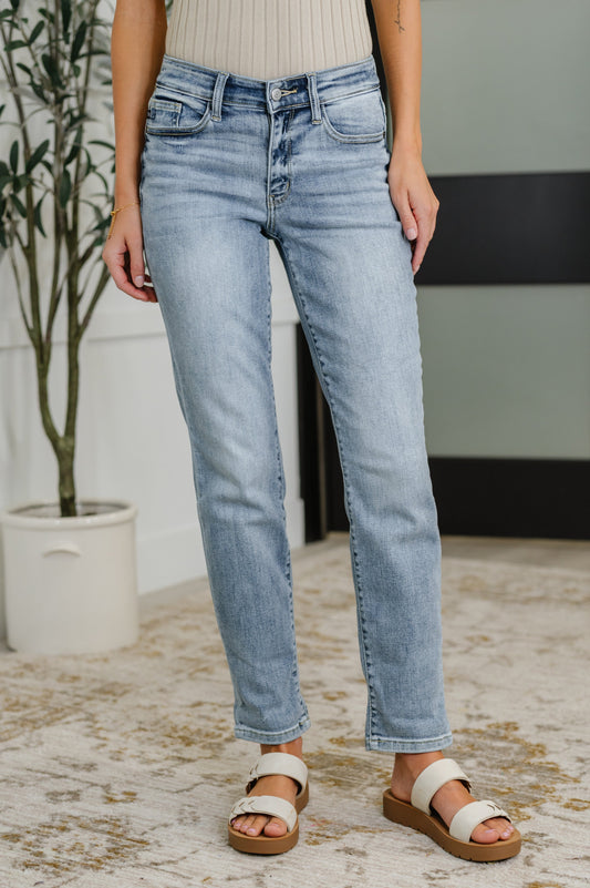 Judy Blue Mid Rise Bleach Wash Boyfriend Jeans