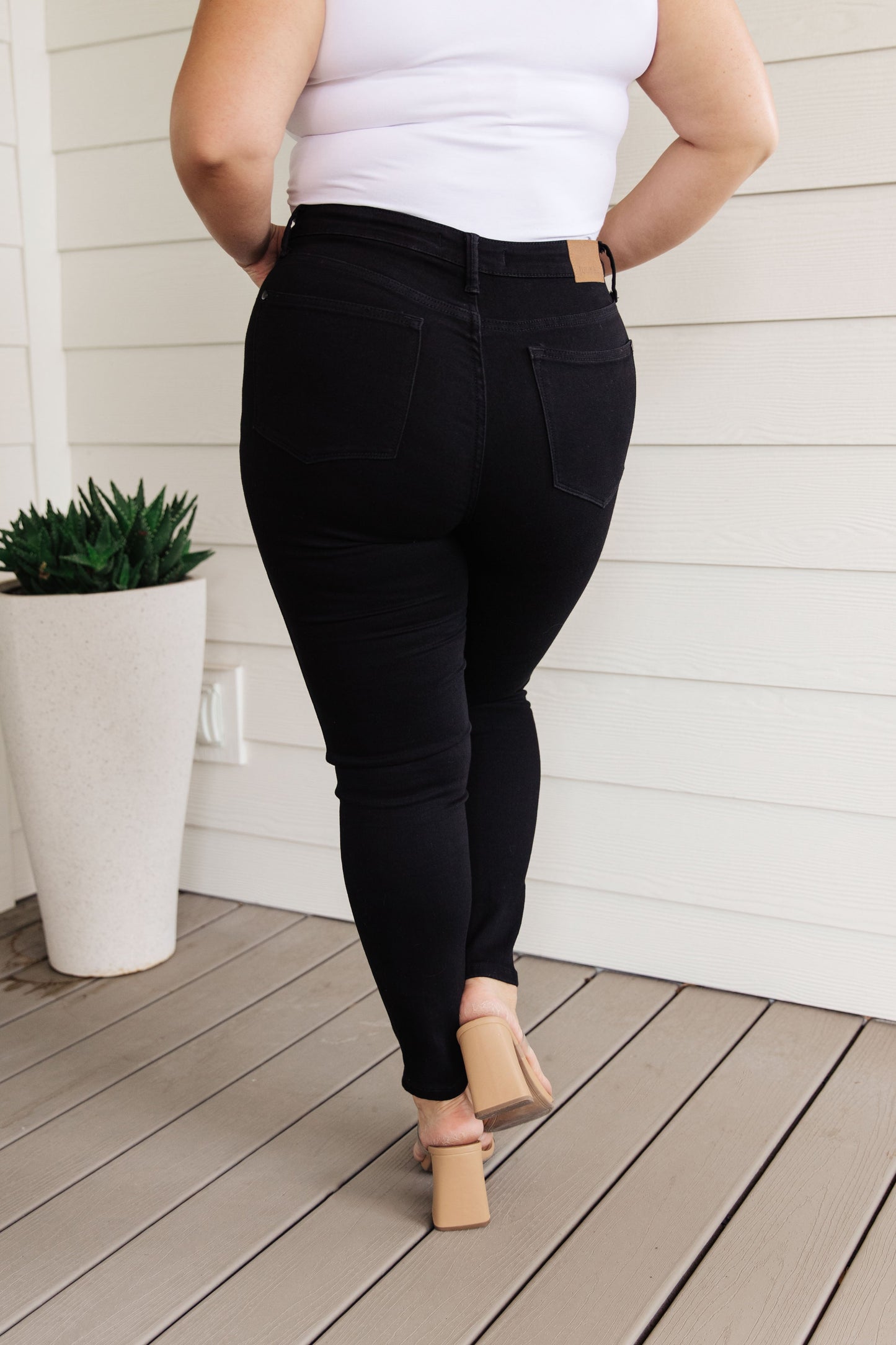 Judy Blue Tummy Control High Waisted Classic Skinny Jeans in Black