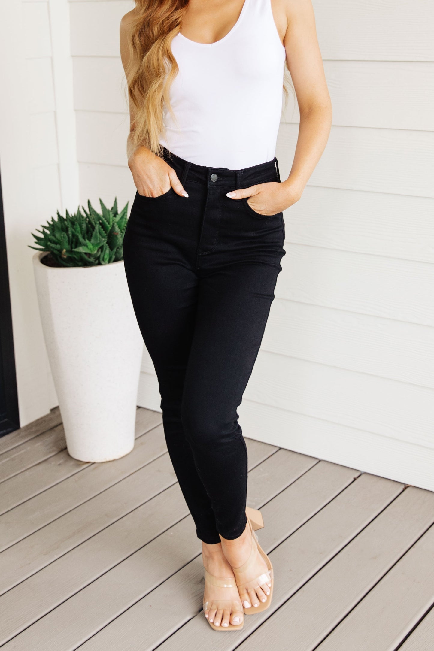 Judy Blue Tummy Control High Waisted Classic Skinny Jeans in Black