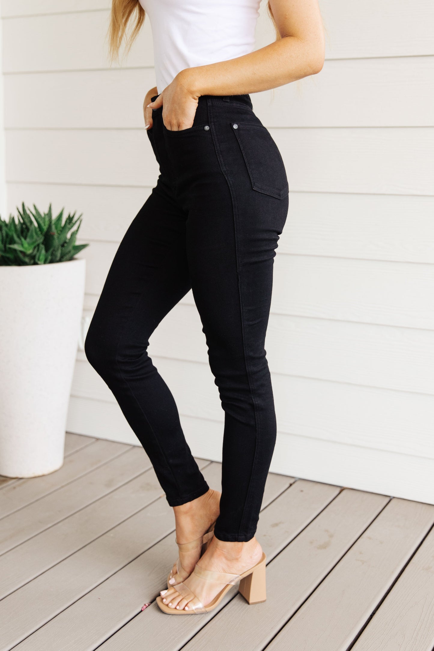 Judy Blue Tummy Control High Waisted Classic Skinny Jeans in Black