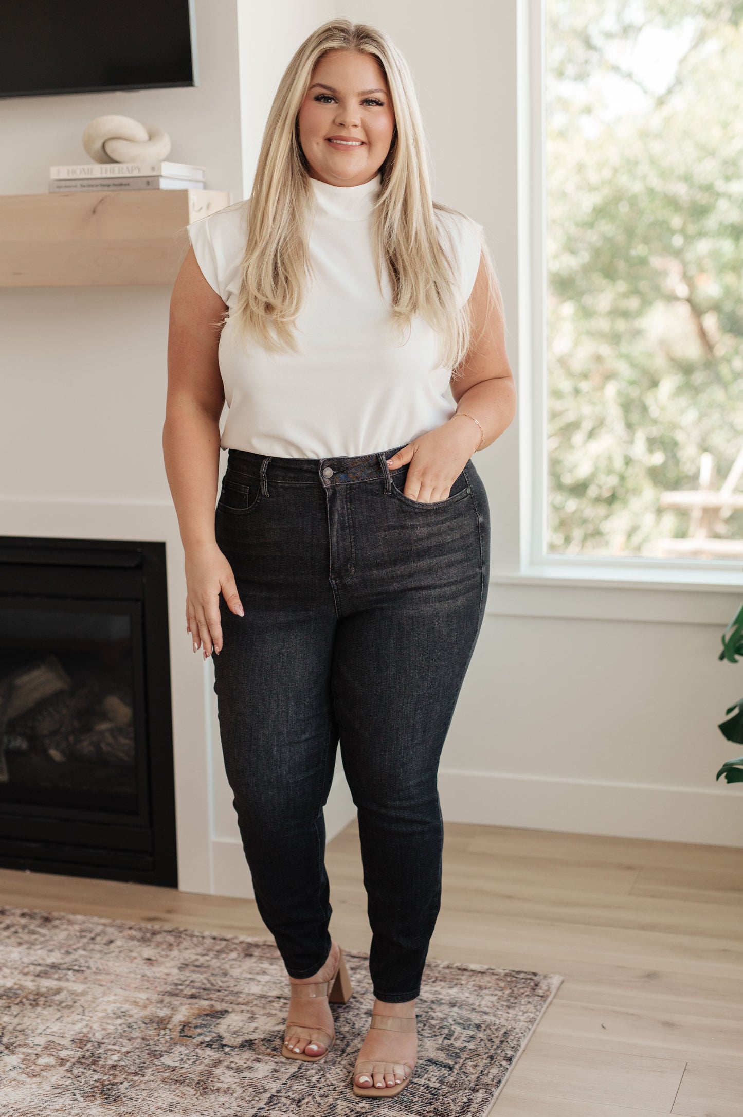 Judy Blue High Rise Tummy Control Skinny Jeans in Washed Black