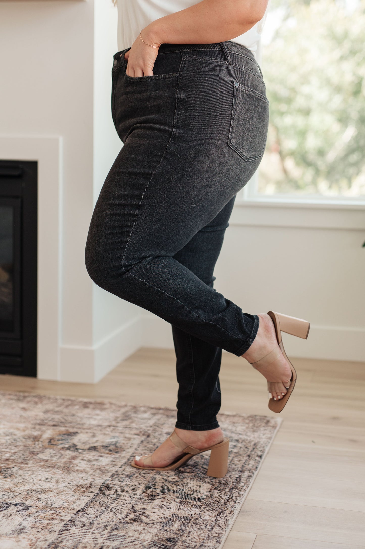 Judy Blue High Rise Tummy Control Skinny Jeans in Washed Black